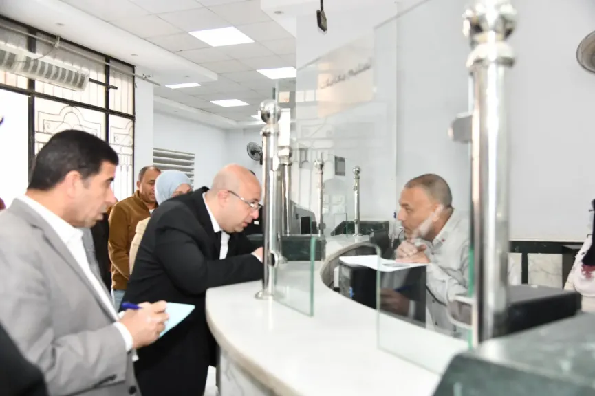 محافظ الفيوم يتابع سير العمل بالمركز التكنولوجي بأبشواي.. ويوجه بتيسير الإجراءات للمواطنين