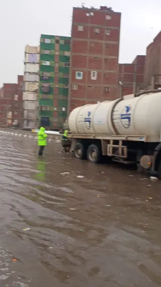 من الفجر.. انتشار واسع لمعدات الصرف بالقليوبية لاحتواء تجمعات المياه