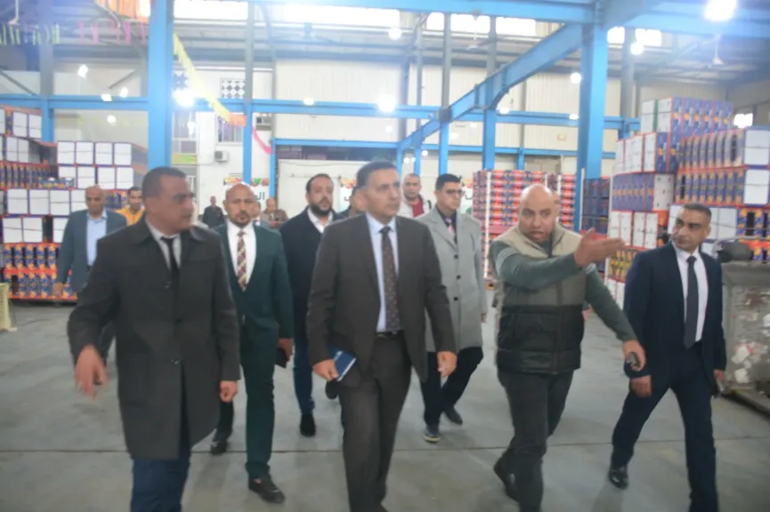 محافظ القليوبية من قلب المصانع.. دعم الإستثمار وتوفير سلع مخفضة للمواطنين