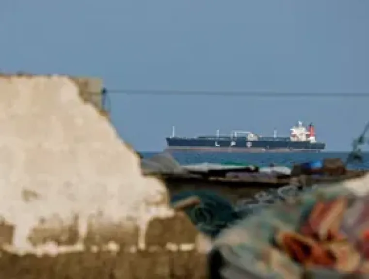 مصر تتحرك لتعويض نقص الإمدادات.. مفاوضات لاستيراد مليون برميل نفط ليبي شهريًا