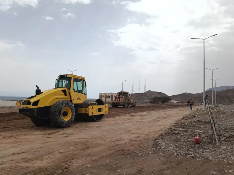 تطوير طرق طور سيناء وتمهيد ساحة طابا للنقل الثقيل ضمن الخطة الاستثمارية للعام المالي 2025/2026