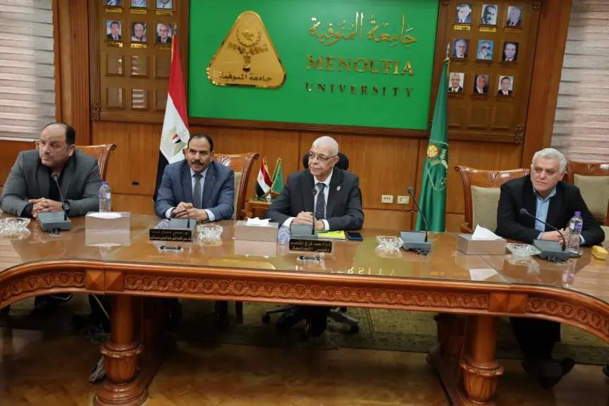 رئيس جامعة المنوفية يجتمع بأعضاء المكتب التنفيذي للتصنيفات الدولية لتعزيز الحضور العالمي والارتقاء بالمؤشرات الأكاديمية