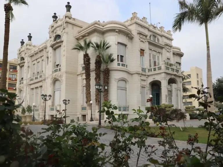 جامعة عين شمس تبحث تشغيل مركز النانو تكنولوجي وتفعيل خدماته البحثية