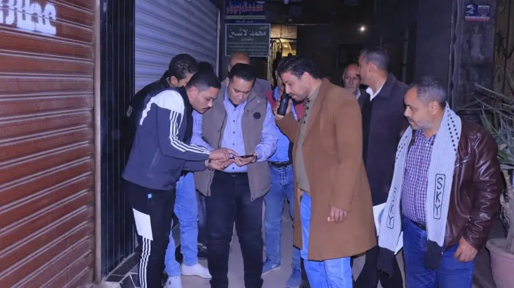 تحرير 5 محاضر للمحال الغير ملتزمة بقرار الغلق بالشرقية .. و”المقدم” لا تهاون في تطبيق القانون