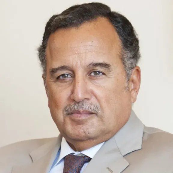 مفتي الجمهورية يهنئ نبيل فهمي..ويؤكد استعداد دار الإفتاء والأمانة العامة لدُور وهيئات الإفتاء في العالم للتعاون الكامل مع جامعة الدول العربية