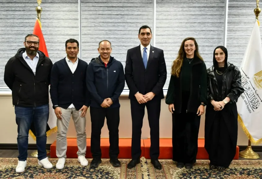 وزير الرياضة يبحث مع الاتحاد الدولي للريشة الطائرة استضافة مونديال الناشئين 2026