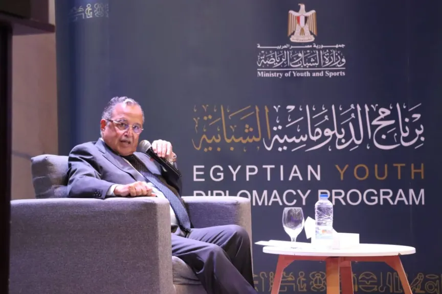 وزير الشباب والرياضة يهنئ نبيل فهمي بتوليه منصب الأمين العام لجامعة الدول العربية