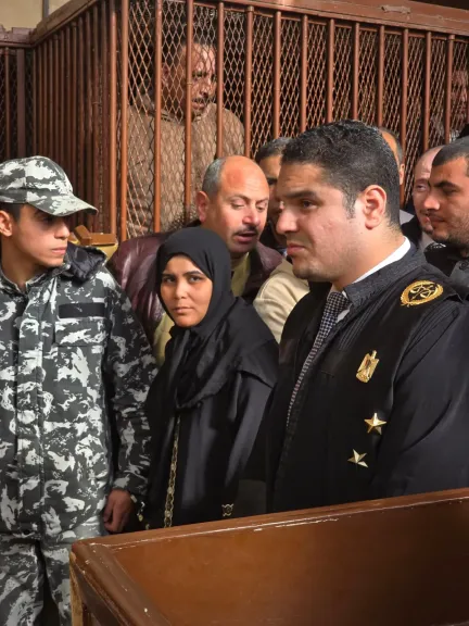 إنكار داخل القفص.. تأجيل محاكمة قاتلة عروس بورسعيد ومفاجآت في أولى الجلسات