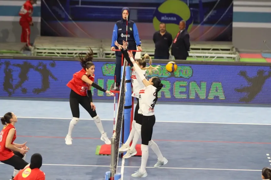 الأهلي يتوج بطلًا لدوري السوبر الممتاز لآنسات الطائرة على حساب الزمالك