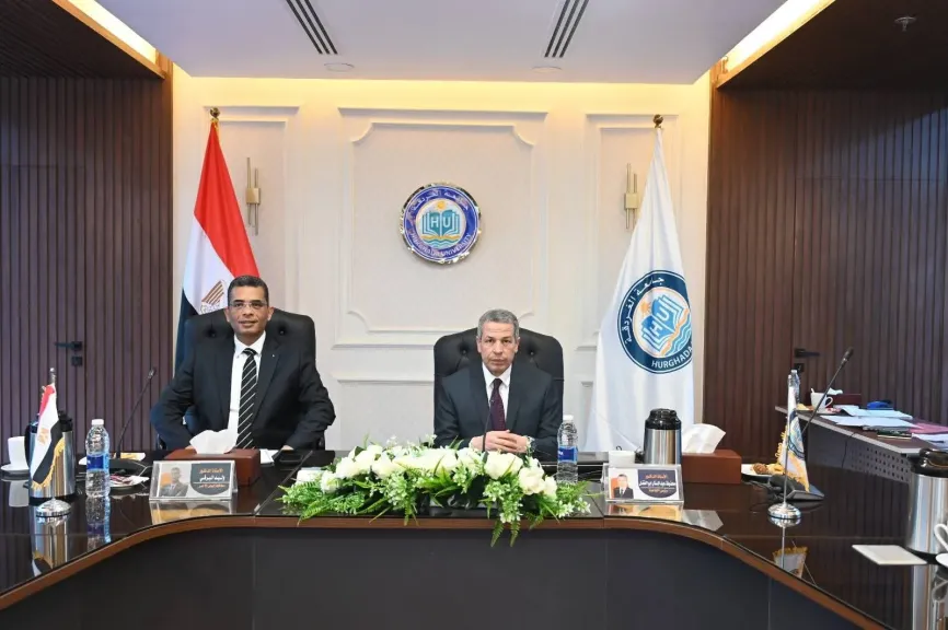 محافظ البحر الأحمر  يشهد اجتماع مجلس جامعة الغردقة