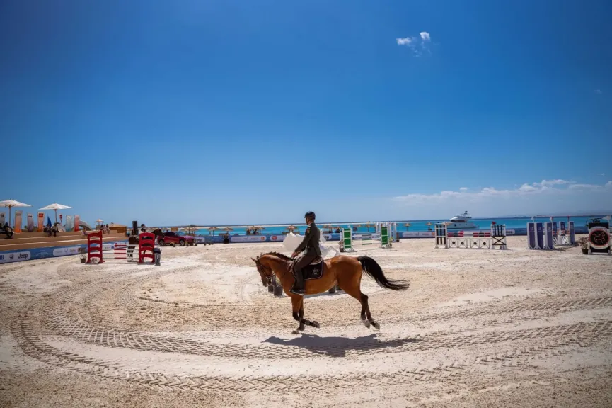 وزارة السياحة والآثار ترعى بطولتي كأس العالم للسباحة في المياه المفتوحة وكأس مصر للفروسية بسوما باي