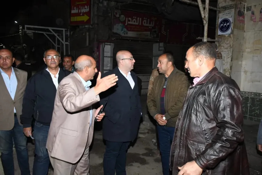 خلال زيارته لمركز طامية.. محافظ الفيوم يواصل جولاته الميدانية الليلية لمتابعة الالتزام بمواعيد الغلق الجديدة