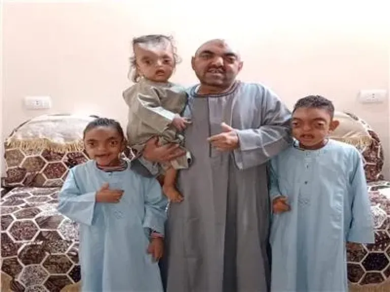 «انا خصيم كل من ظلمني».. مواطن مصري يبكي بعد التنمر عليه وأبنائه