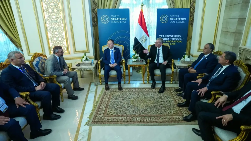 وزير البترول يناقش مع «يونايتد إنرجي» زيادة الإنتاج بالصحراء الغربية والتوسع في استخدام الطاقة الشمسية