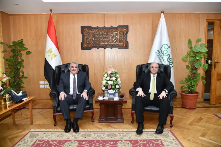 محافظ الفيوم يناقش الخطط المستقبلية لاستمرارية إعادة التوازن البيئي لبحيرة قارون