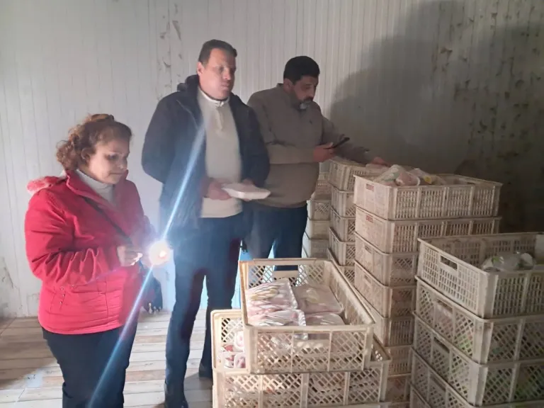 ضبط طن و100 كجم دواجن مجهولة المصدر خلال حملة مكبرة بمركز بيلا بكفر الشيخ