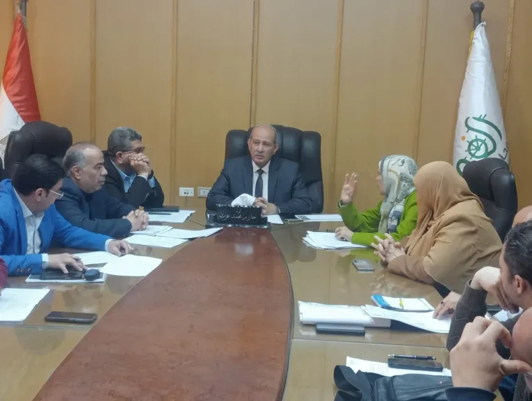 سكرتير عام الفيوم يناقش أعمال رفع كفاءة وصيانة الطرق بخطة المحافظة