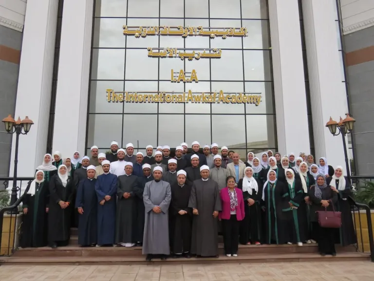 نائب وزير الصحة تشارك في تدريب الأئمة والواعظات لتعزيز الوعي بالقضية السكانية والصحة الإنجابية