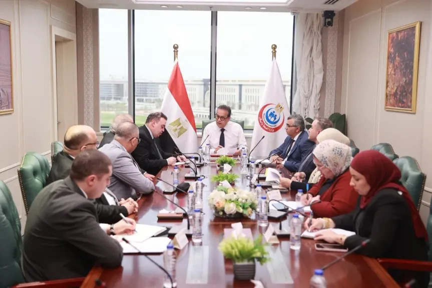 وزير الصحة يعقد اجتماعاً لمتابعة إنشاء مستشفى هليوبلس الجديدة بالتعاون مع مستشفيات “سان دوناتو” الإيطالية