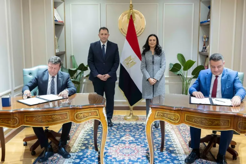 وزيرة التضامن  ومحافظ دمياط يشهدان توقيع عقد اتفاق بين المحافظة والوزارة بشأن الانتفاع بقطعة أرض بناحية مدينة رأس البر