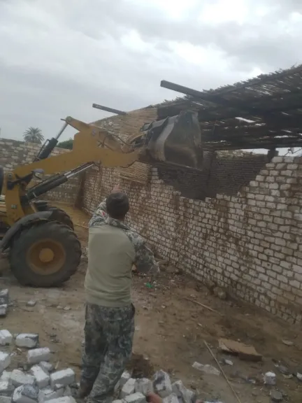 إزالة تعدٍ على الأراضي الزراعية بقرية جبلة بسَنورس واتخاذ الإجراءات القانونية