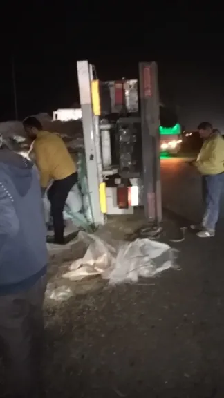 محافظ الدقهلية يؤكد سرعة الاستجابة لحالات الطوارئالطوارئ ورفع سيارة نقل مقلوبة بالطريق الساحلي