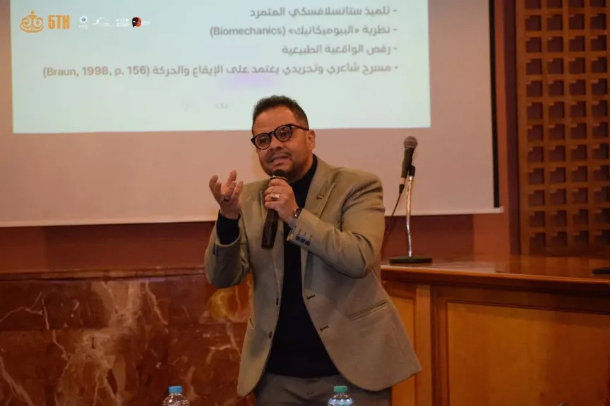 المخرج  الغرباوي يقدم ورشة ” أسس وعناصر الإخراج المسرحي” بمكتبة الإسكندرية