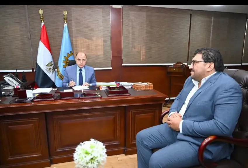 في اجتماعه مع مدير ”تأمين الغربية”.. المحافظ يوجه بتطوير خدمات التأمين الصحي وتحسين جودة الرعاية