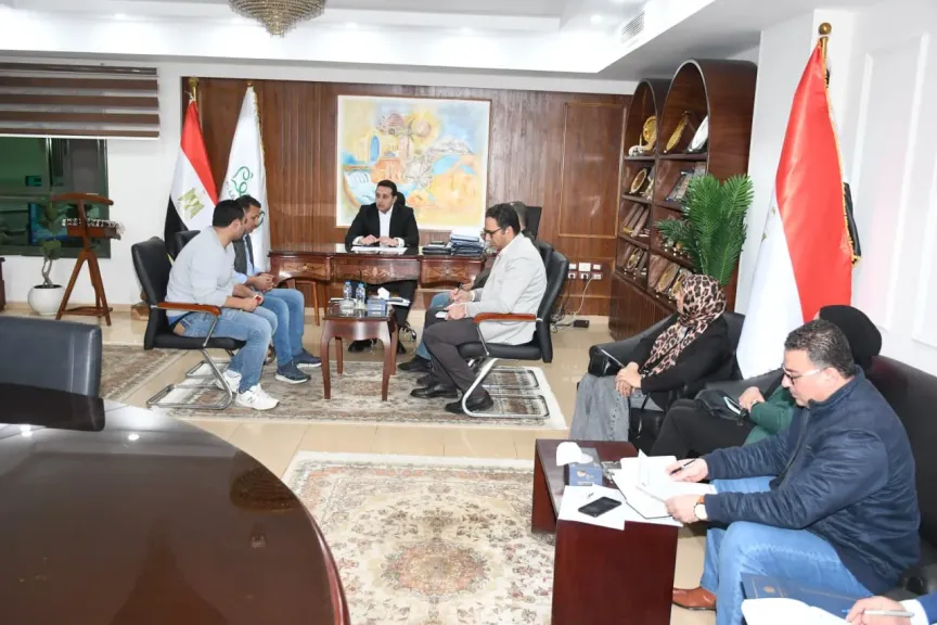 نائب محافظ الفيوم يتابع إجراءات توصيل المرافق لمجمع صناعات الزيتون بيوسف الصديق