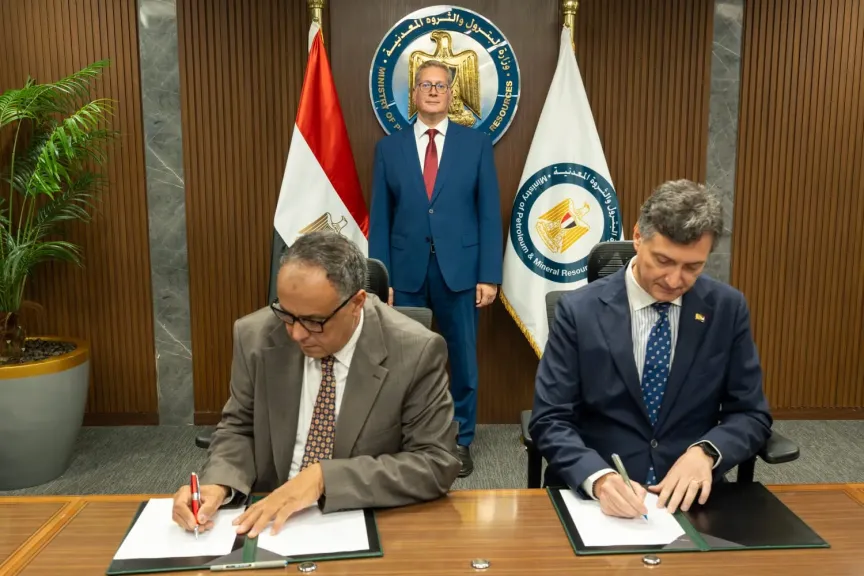 وزير البترول يشهد توقيع مذكرة نوايا مع “إيني” لتجديد الالتزام بمنطقة شمال بورسعيد
