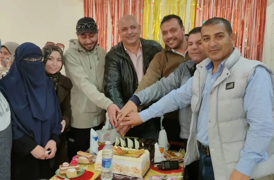 رئاسة مدينة رأس سدر يكرم زميلتهم لبلوغها سن التقاعد القانونية