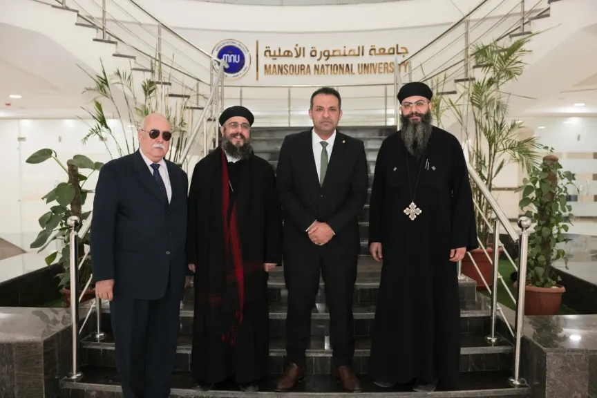 رئيس جامعة المنصورة الأهلية يستقبل القس ميخائيل وجدي في زيارة تهنئة وتأكيدًا لقيم الوحدة الوطنية