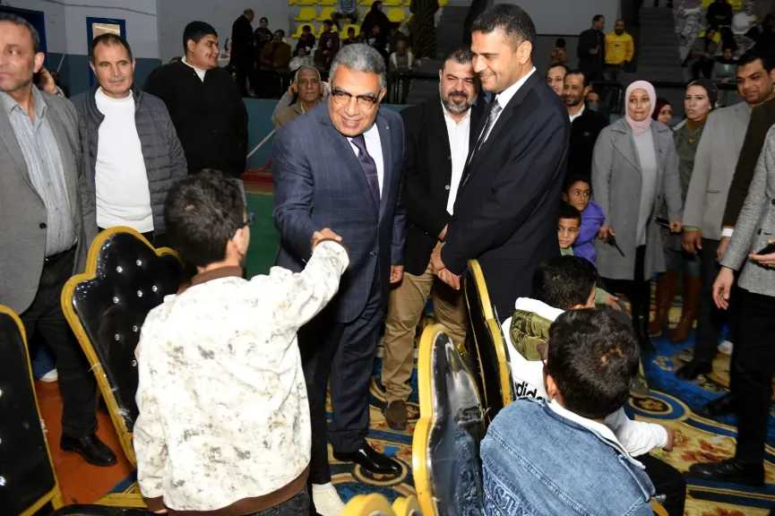 محافظ الدقهلية يشهد احتفالية يوم اليتيم باستاد المنصورة ويكرم الأمهات المثاليات
