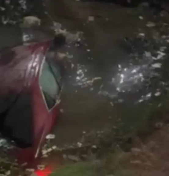 إنقلاب مفاجئ.. سقوط سيارة ملاكي داخل ترعة في بنها دون إصابات