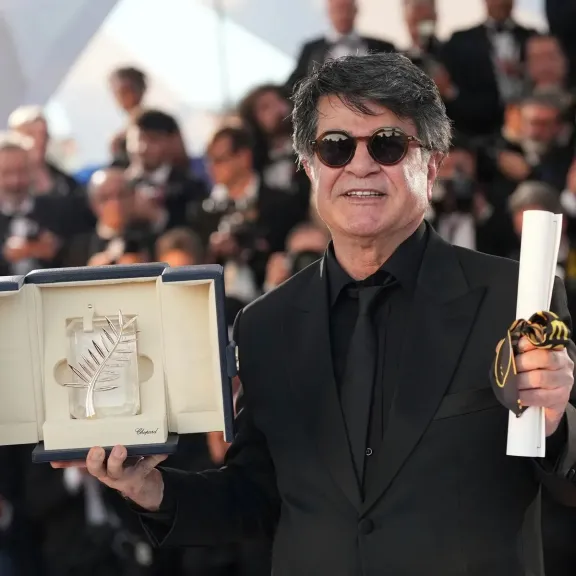 عودة مفاجئة ومثيرة.. جعفر بناهي يدخل إيران متحديًا حكم السجن ويحصل على عفو فوري