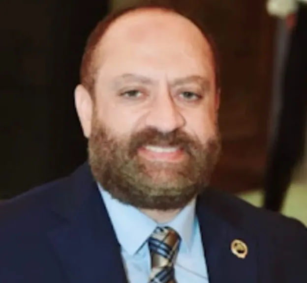 المهندس ”على زين”  : منح الرئيس” السيسي ” وسام الأمير نايف للأمن العربي ” .. رسالة أمن واستقرار لمصر .. وجذب الاستثمارات للبلاد