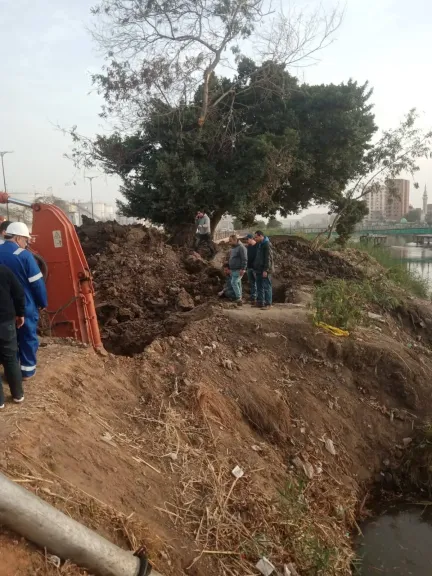 «الوقود في المياه».. تفاصيل أزمة تسريب السولار بترعة الإسماعيلية وتحركات عاجلة لاحتوائها