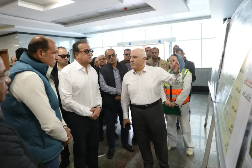 وزير الصحة يتفقد مجمع المعامل المركزية بـ«بدر» ومستشفى العبور.. معدلات إنجاز تتجاوز 90% وخدمات جديدة لمليون مواطن