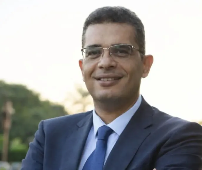 محافظ البحر الأحمر يقرر تطبيق نظام العمل عن بُعد يوم الأحد أسبوعيًا لمدة شهر