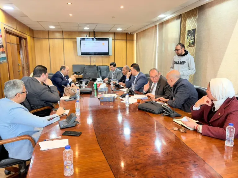 لسد عجز العمالة الفنية.. غرفة الصناعات النسيجية تدرس تدشين 5 مدارس تكنولوجيا تطبيقية