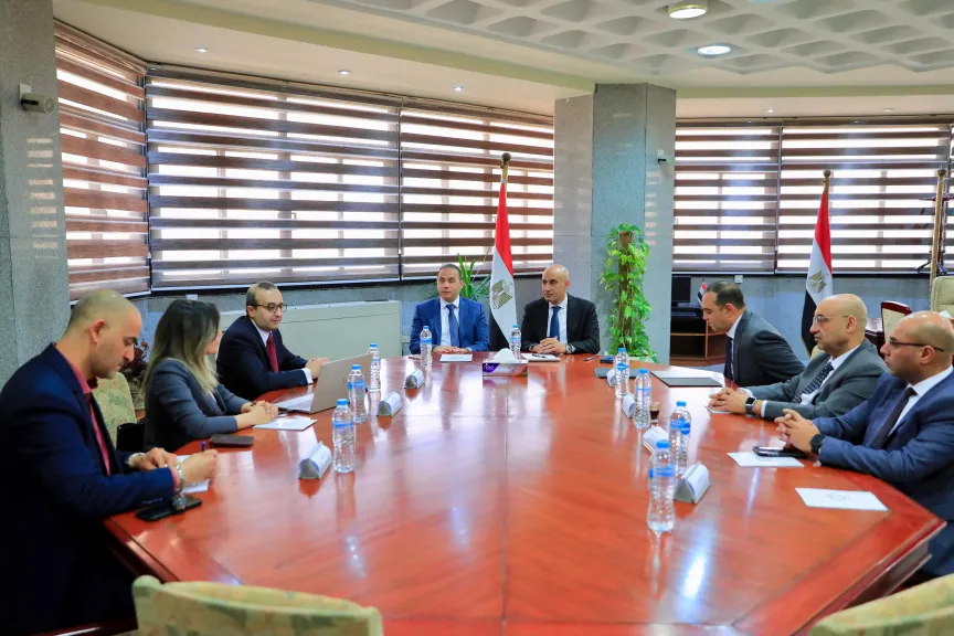 وزير التعليم يبحث إدراج «الثقافة المالية» بالمناهج الدراسية لإعداد جيل واعٍ اقتصاديًا
