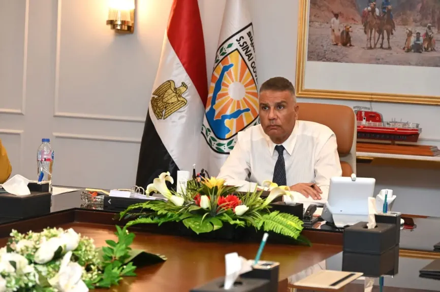 محافظ جنوب سيناء يتابع عبر الفيديو كونفرانس مشروع الزراعة الكهروضوئية (Agri-PV) ومحطات التحلية بنويبع