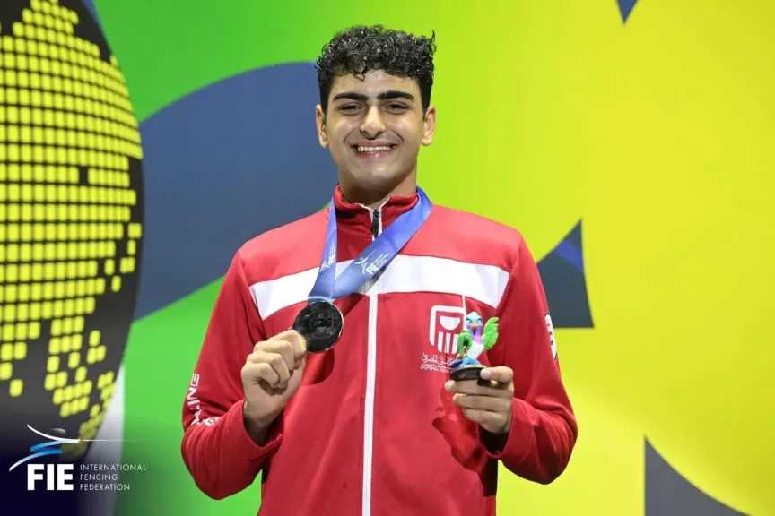 فضية عالمية.. وزير الرياضة يهنئ عبدالرحمن طلبه بإنجاز بطولة العالم للسلاح