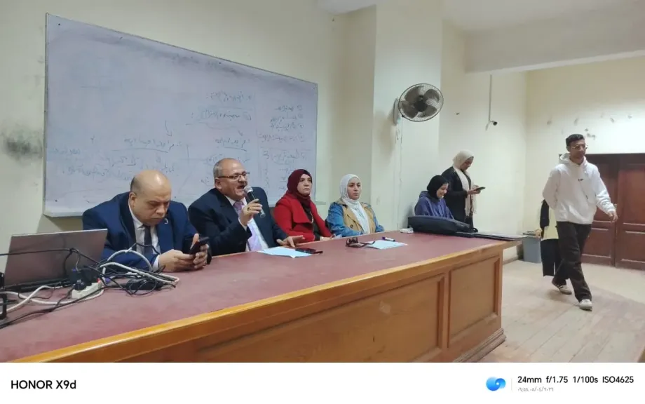 إعلام الفيوم ينظم حوارًا موسعًا مع طلاب علوم الرياضة حول القضايا الوطنية وتعزيز الوعي