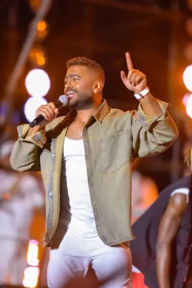 تامر حسنى يكشف عن مفاجأة لجمهوره بحفلاته المقبلة.. ويعلق : أنتو جيل حيرنى