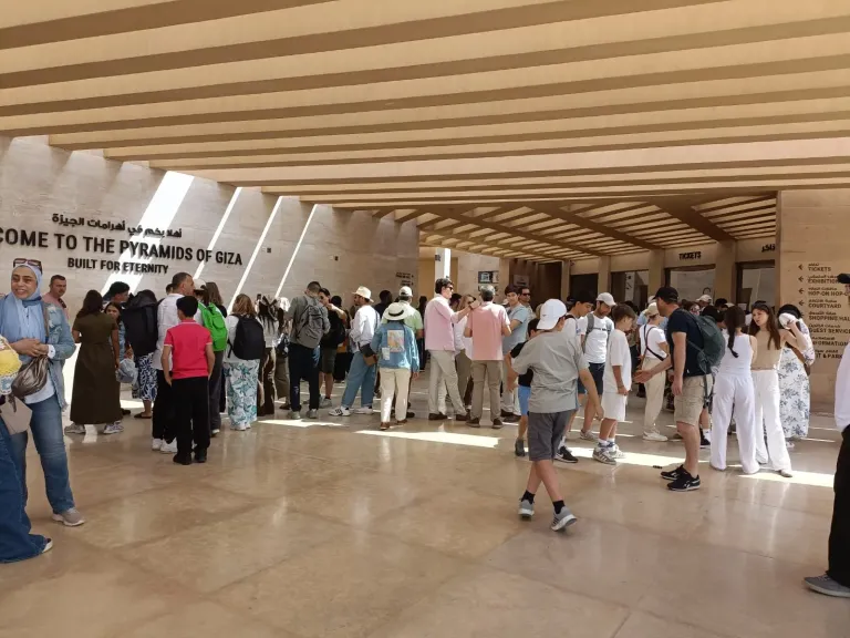 أيادي مصر بالفيوم تشارك بمعرض الحرف اليدوية والتراثية بمنطقة الأهرامات الأثرية