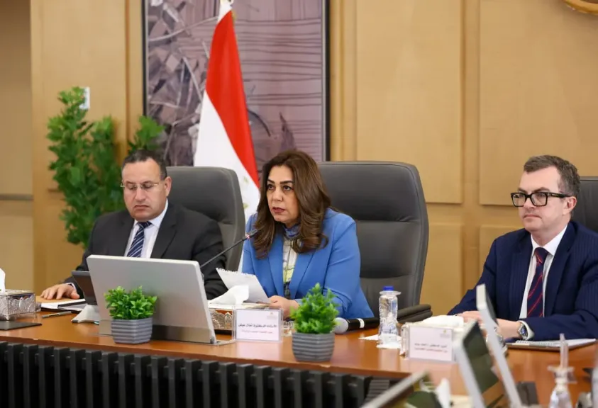 إطلاق المرحلة الرابعة من «المشروعات الذكية الخضراء» بدعم حكومي موسع وتعزيز للتحول نحو الاقتصاد الأخضر