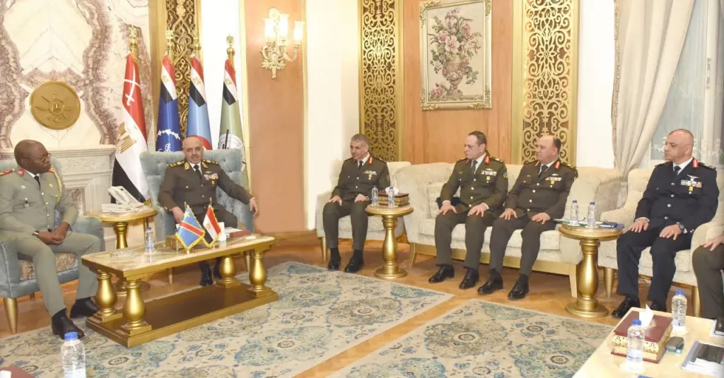 رئيس الأركان يبحث مع نظيره الكونغولي التعاون العسكري المشترك