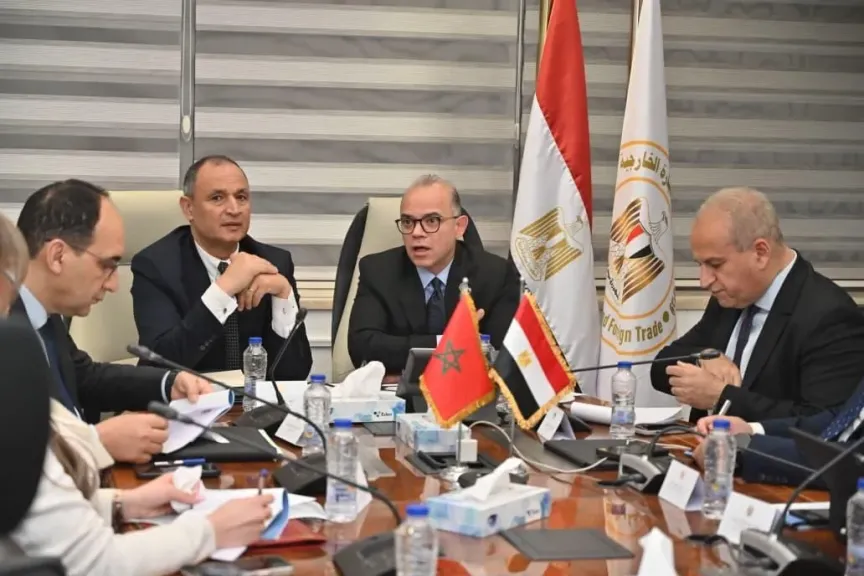 مسارات سريعة لانجاز المعاملات وتيسير الإجراءات…وزير الاستثمار يبحث خطة للارتقاء بحجم التجارة مع المغرب