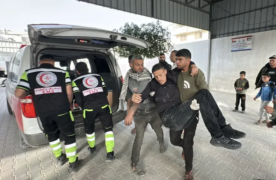 قتلى ومصابون في قصف إسرائيلي لتجمع مدني في غزة